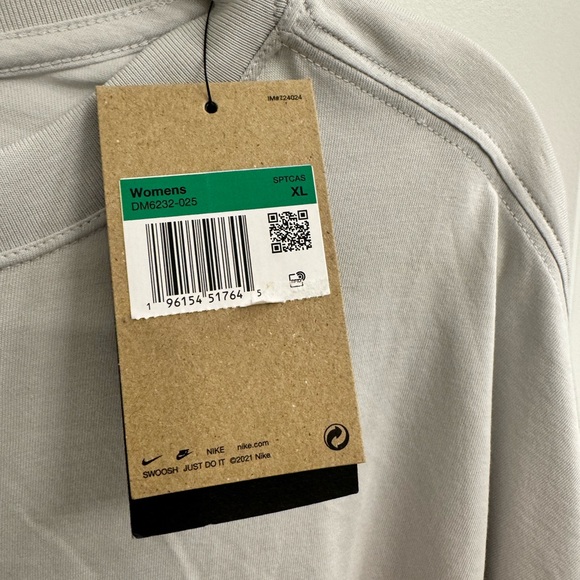 Nike tee - Picture 4 of 6